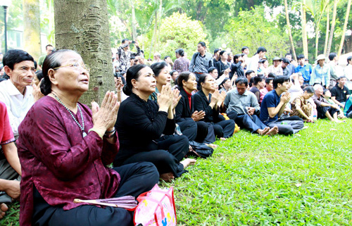 Người Hà Nội nghiêng mình trước vong linh Đại tướng ảnh 1